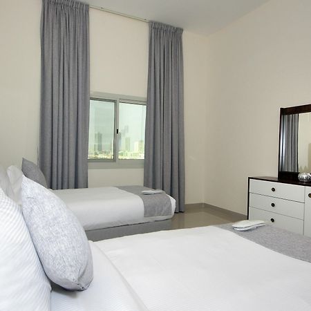 Spacious 2 Bedroom In Al Telal 11, Al Barsha 1 ドバイ エクステリア 写真