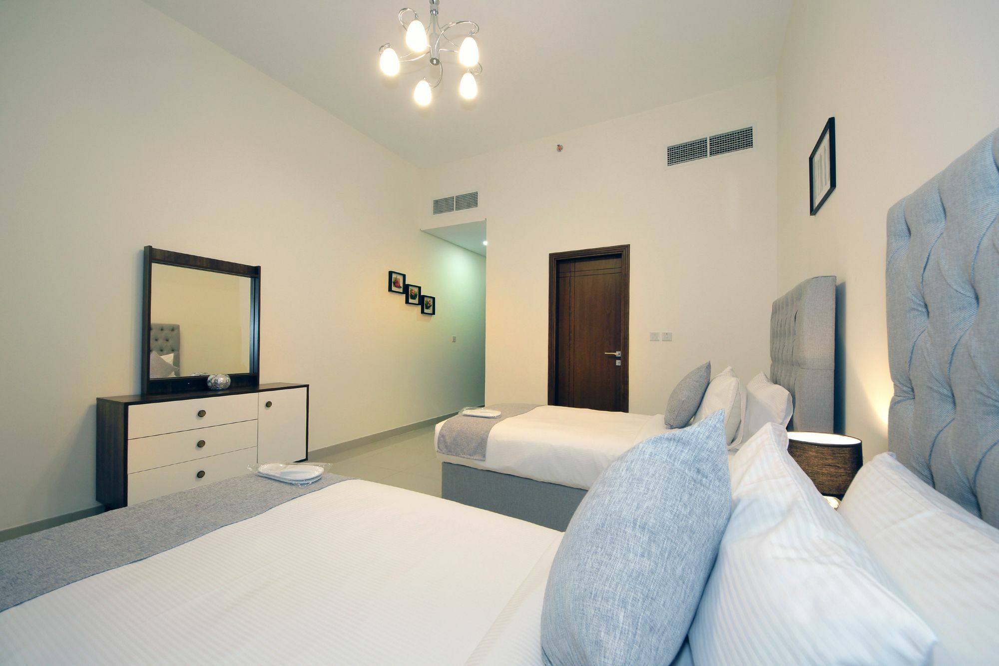Spacious 2 Bedroom In Al Telal 11, Al Barsha 1 ドバイ エクステリア 写真
