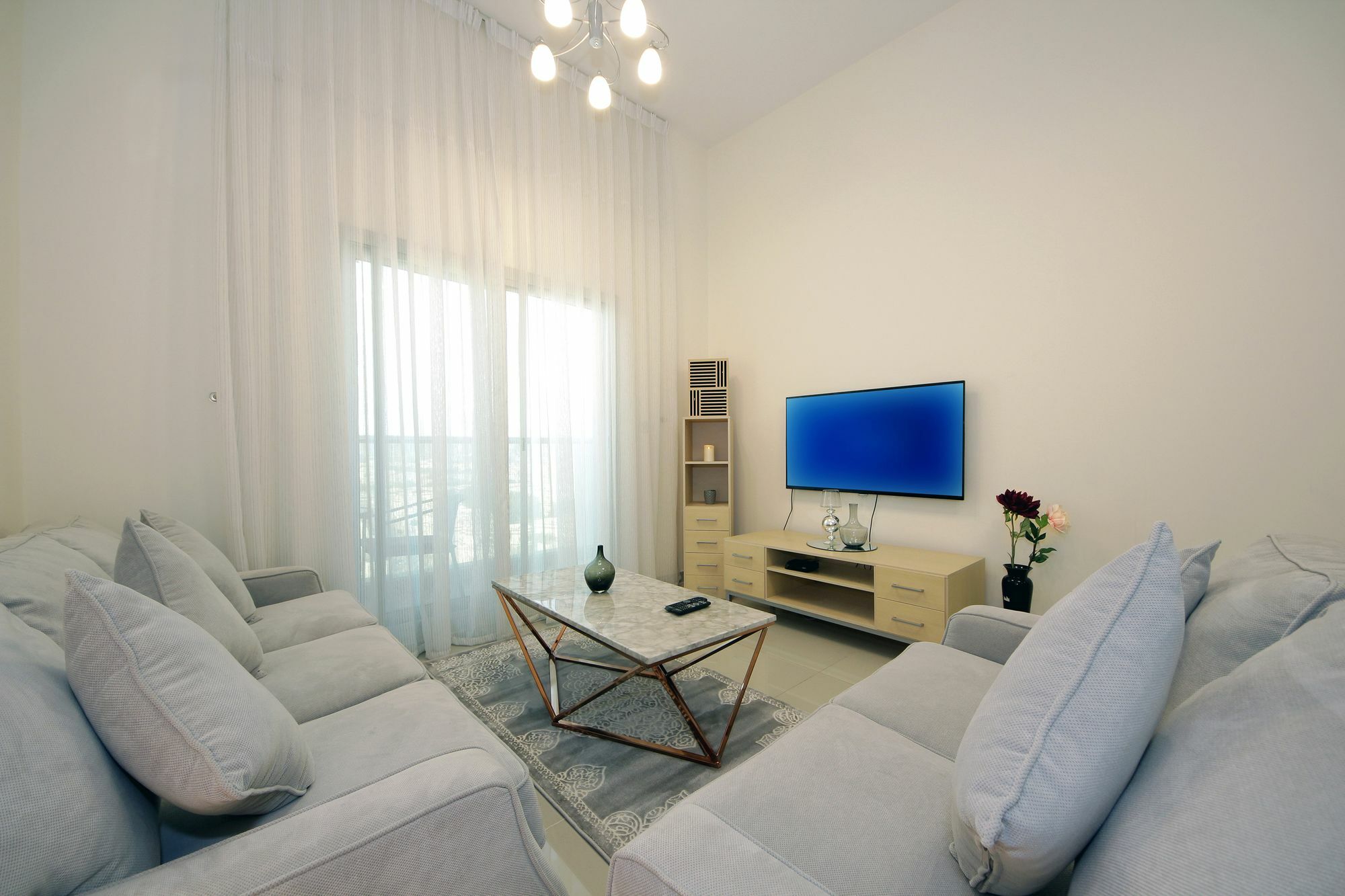 Spacious 2 Bedroom In Al Telal 11, Al Barsha 1 ドバイ エクステリア 写真