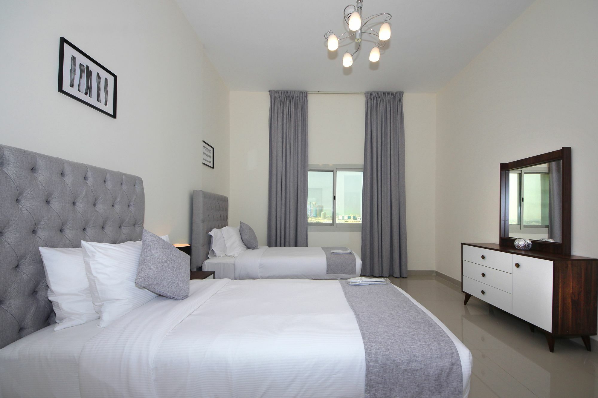 Spacious 2 Bedroom In Al Telal 11, Al Barsha 1 ドバイ エクステリア 写真