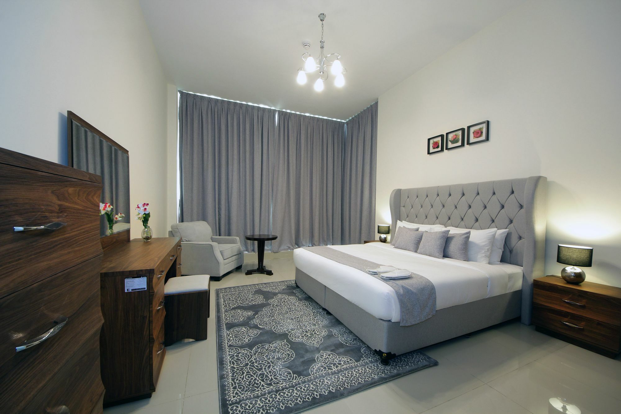 Spacious 2 Bedroom In Al Telal 11, Al Barsha 1 ドバイ エクステリア 写真