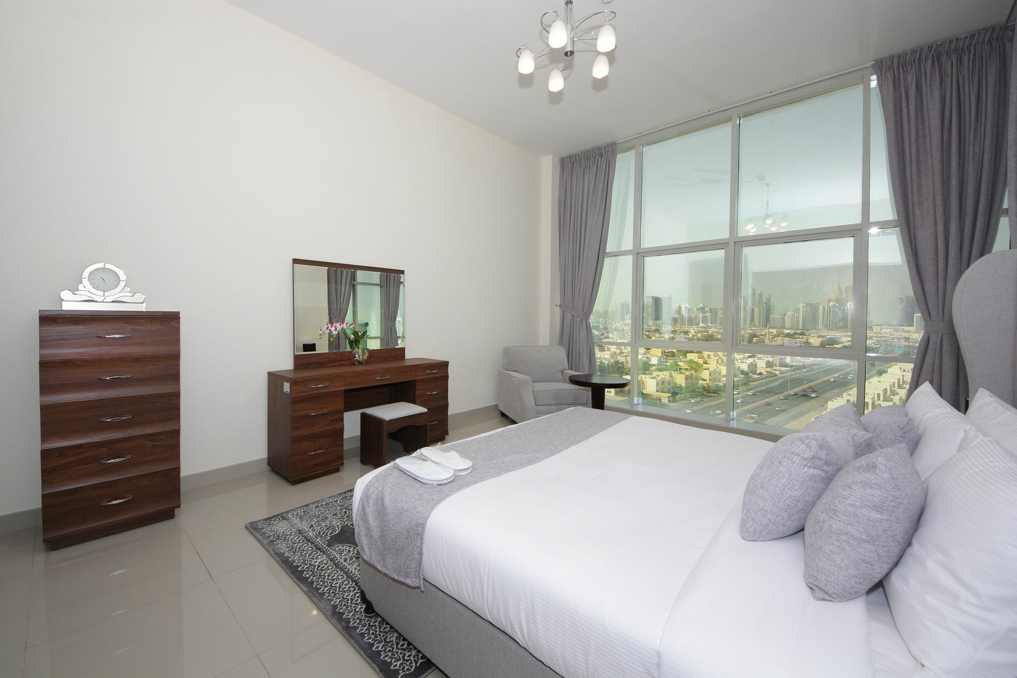 Spacious 2 Bedroom In Al Telal 11, Al Barsha 1 ドバイ エクステリア 写真