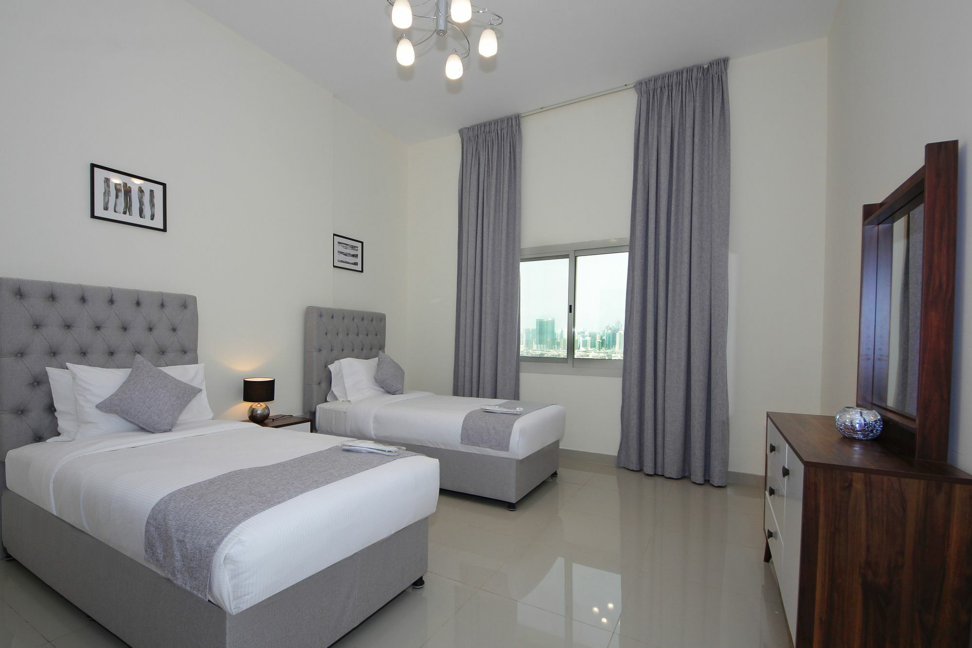 Spacious 2 Bedroom In Al Telal 11, Al Barsha 1 ドバイ エクステリア 写真
