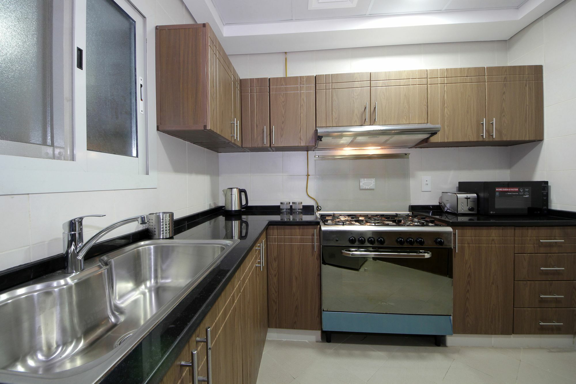 Spacious 2 Bedroom In Al Telal 11, Al Barsha 1 ドバイ エクステリア 写真