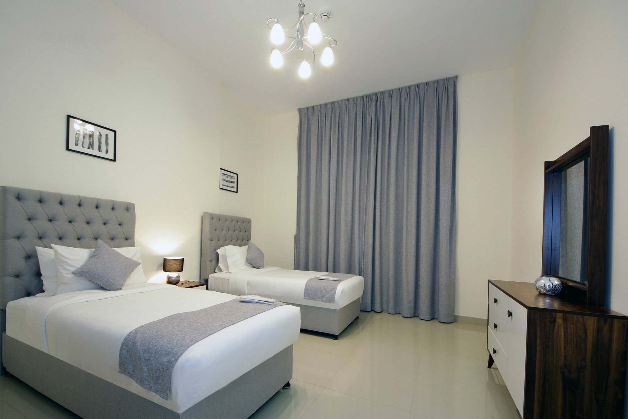 Spacious 2 Bedroom In Al Telal 11, Al Barsha 1 ドバイ エクステリア 写真