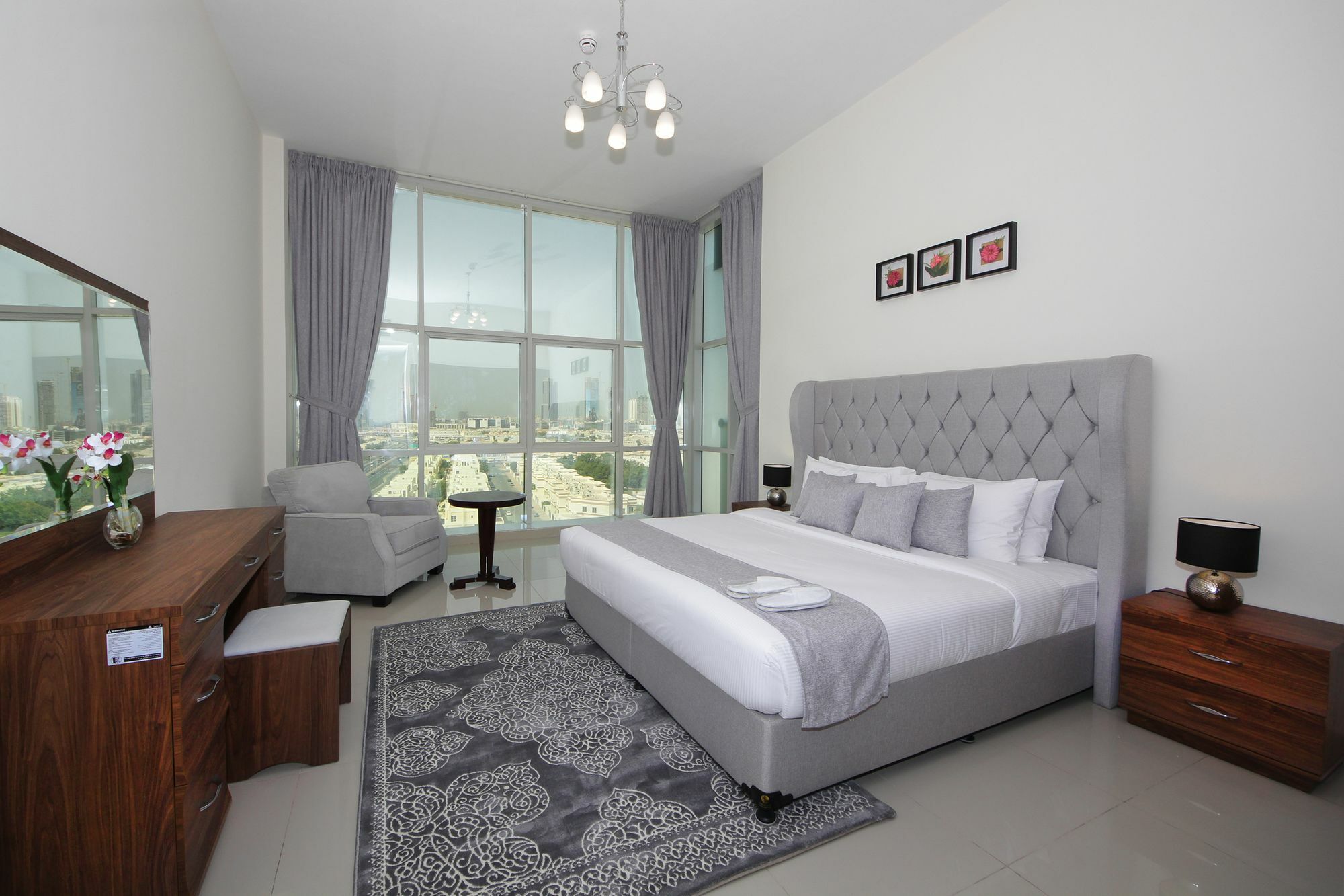 Spacious 2 Bedroom In Al Telal 11, Al Barsha 1 ドバイ エクステリア 写真