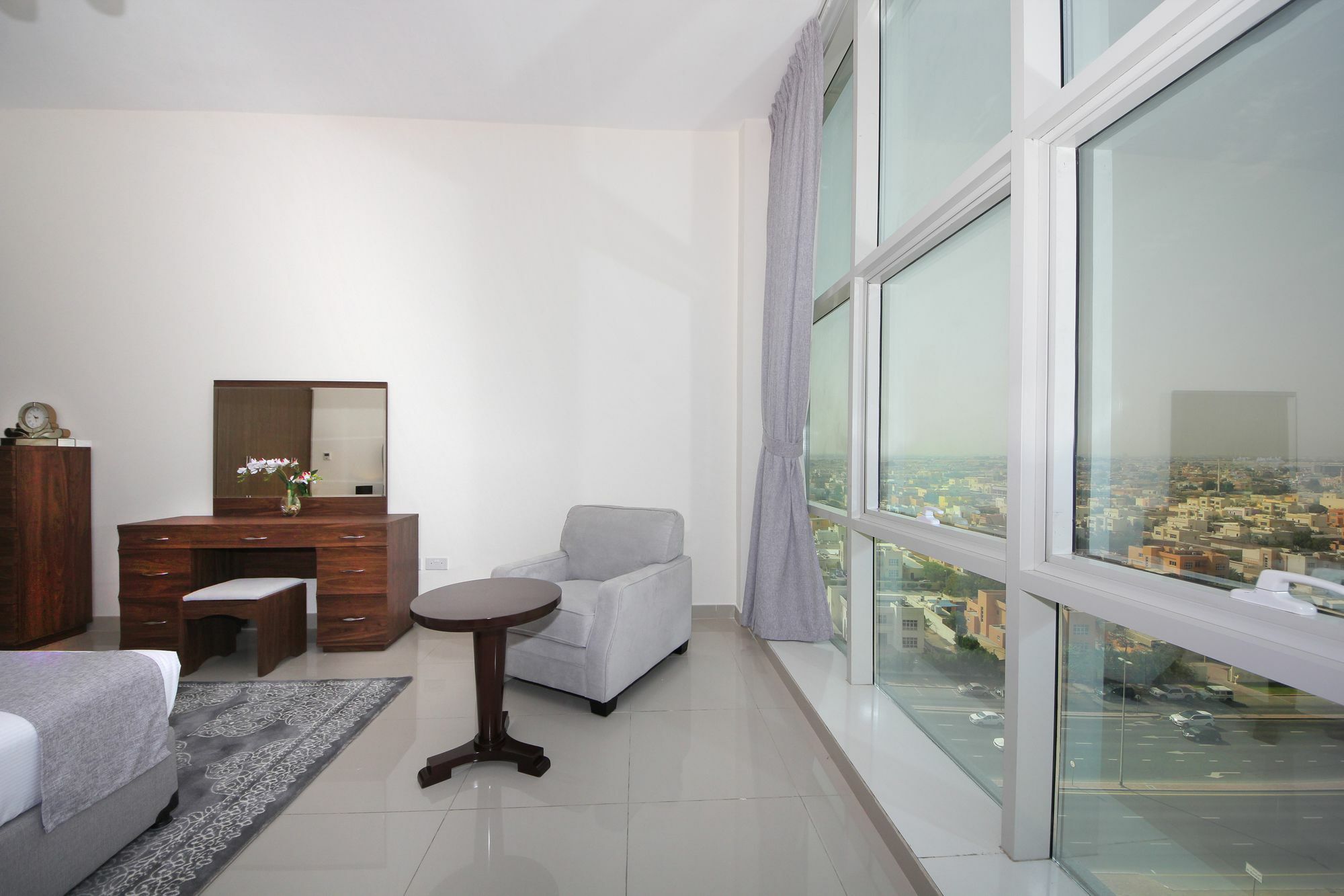 Spacious 2 Bedroom In Al Telal 11, Al Barsha 1 ドバイ エクステリア 写真