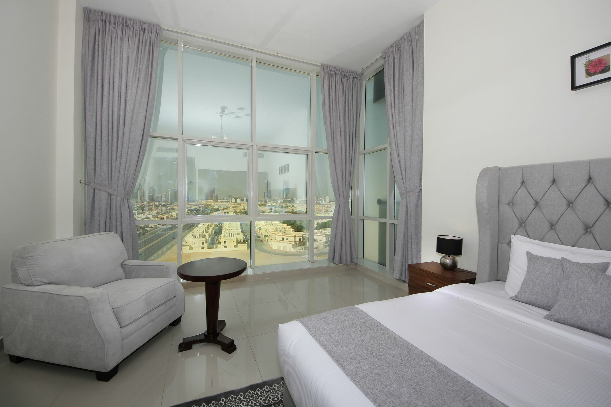 Spacious 2 Bedroom In Al Telal 11, Al Barsha 1 ドバイ エクステリア 写真