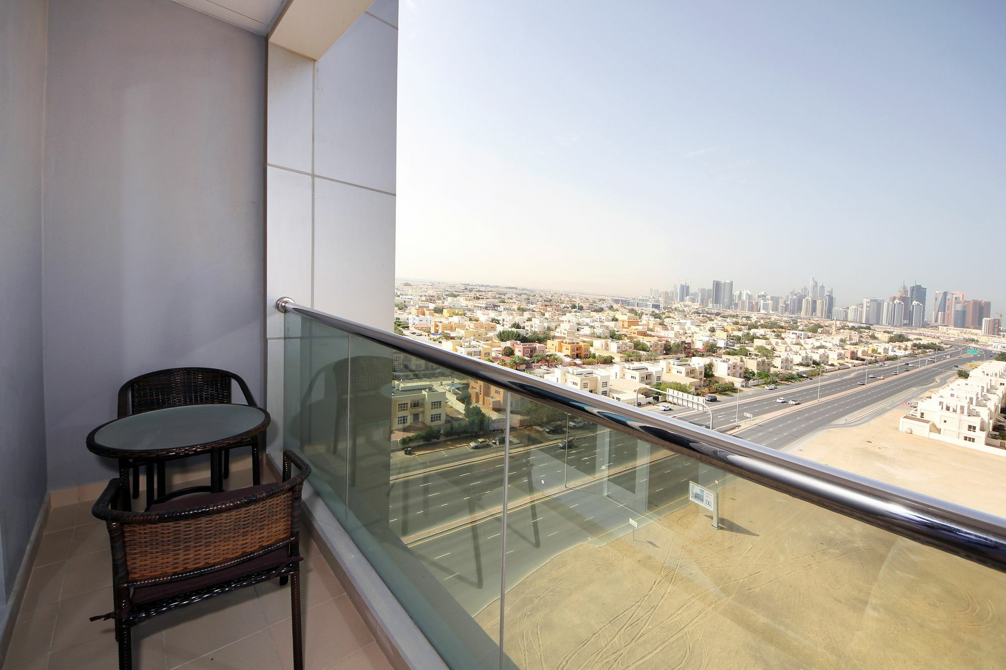 Spacious 2 Bedroom In Al Telal 11, Al Barsha 1 ドバイ エクステリア 写真